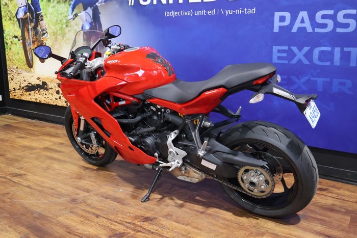 2017 Ducati SUPERSPORT Red