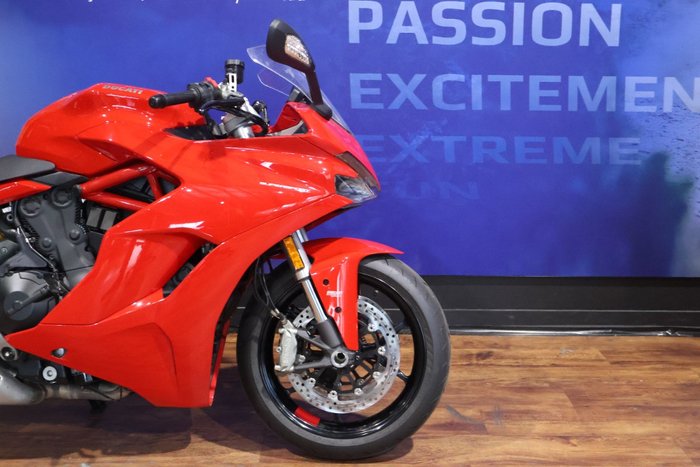 2017 Ducati SUPERSPORT Red