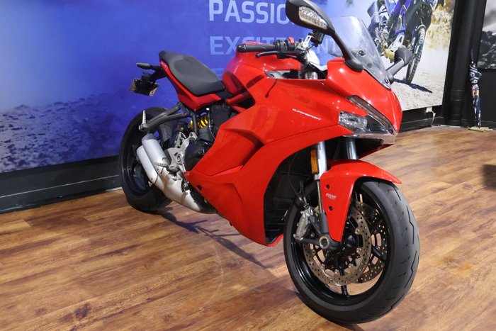 2017 Ducati SUPERSPORT Red
