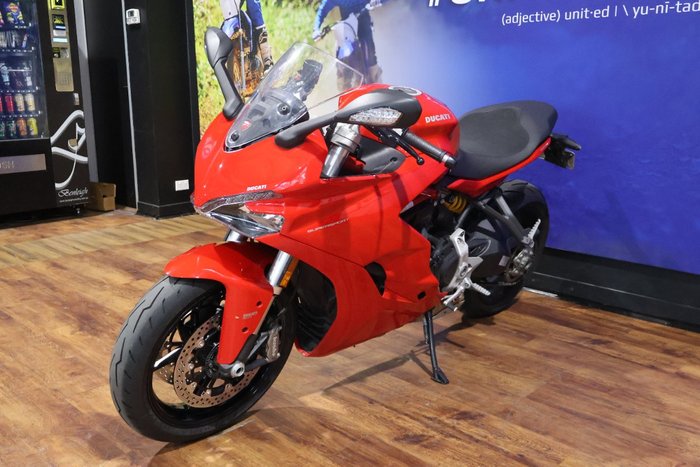 2017 Ducati SUPERSPORT Red