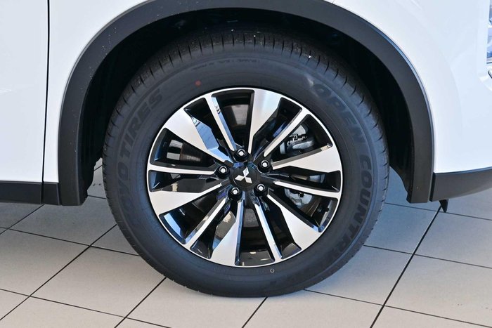 2025 Mitsubishi Outlander LS