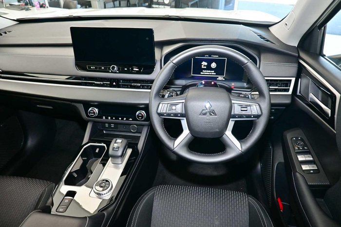 2025 Mitsubishi Outlander LS