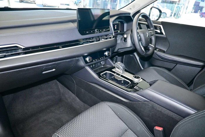2025 Mitsubishi Outlander LS