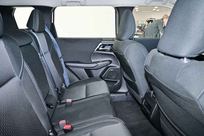2025 Mitsubishi Outlander LS