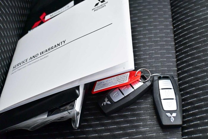 2025 Mitsubishi Outlander LS