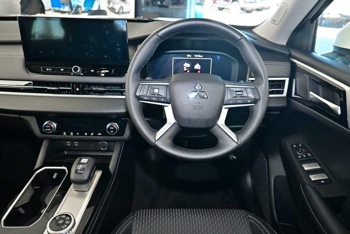 2025 Mitsubishi Outlander LS