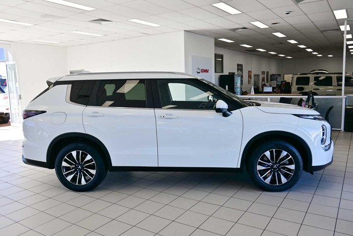 2025 Mitsubishi Outlander LS