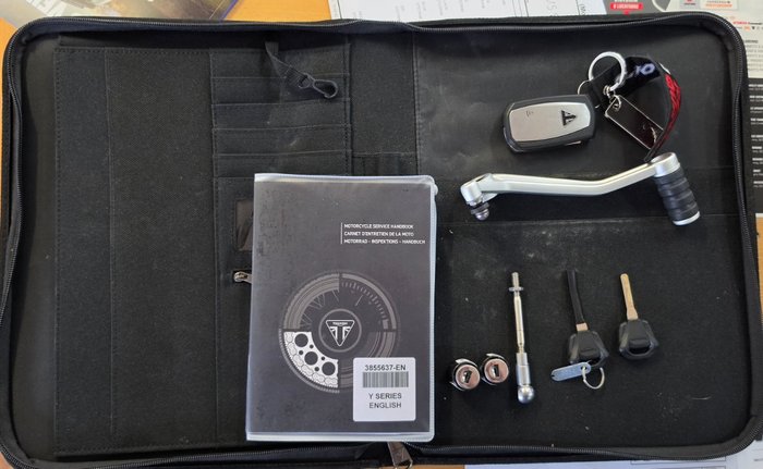 2022 TRIUMPH ROCKET 3 R Black