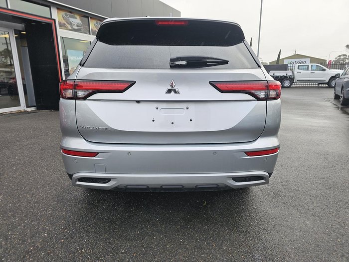 2023 Mitsubishi Outlander LS