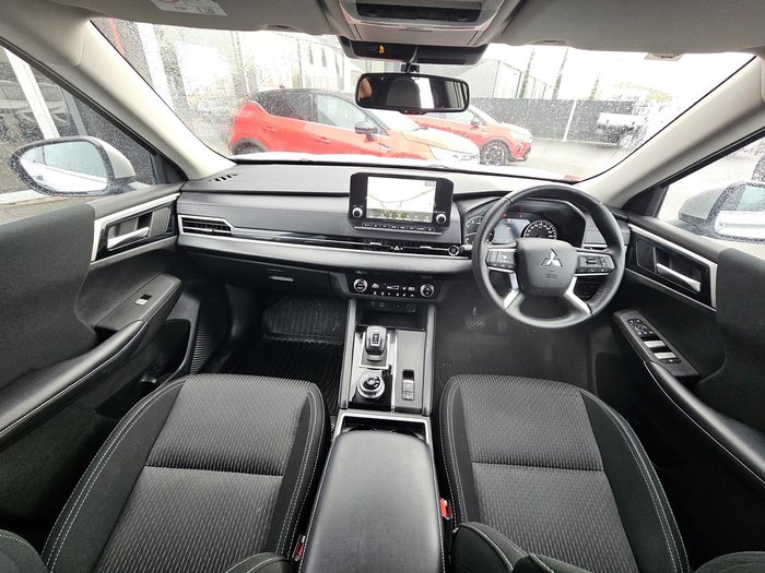 2023 Mitsubishi Outlander LS