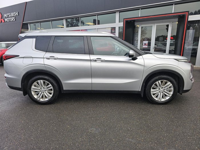 2023 Mitsubishi Outlander LS