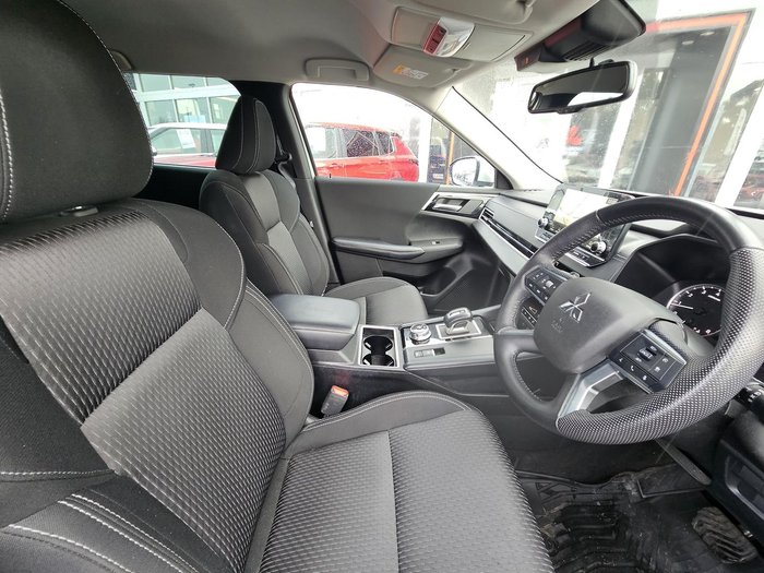 2023 Mitsubishi Outlander LS