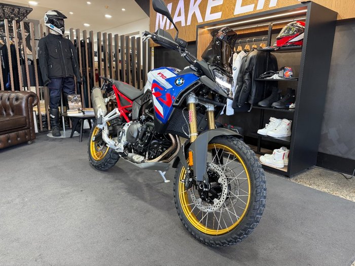 2026 BMW Motorrad F 900 GS ENDURO Racing blue metallic matt / Light white. (14-10)
