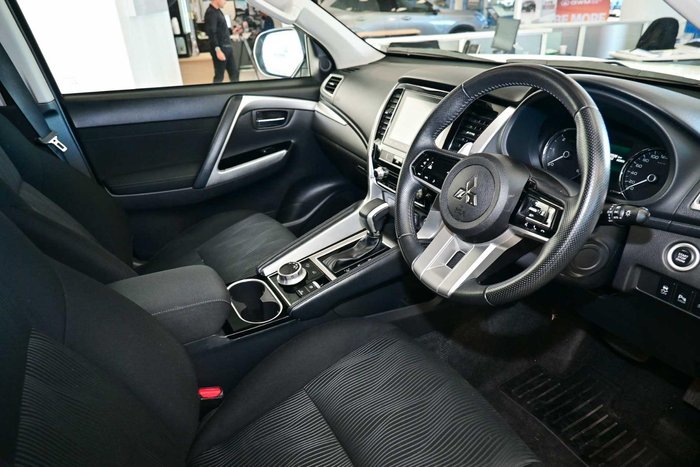2024 Mitsubishi Pajero Sport GLS