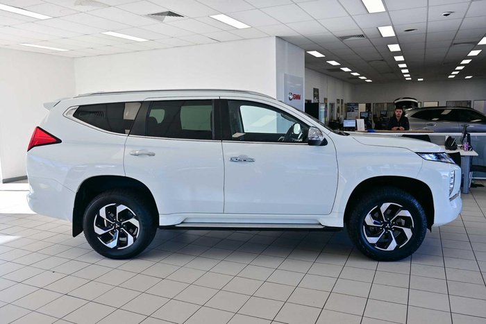 2024 Mitsubishi Pajero Sport GLS