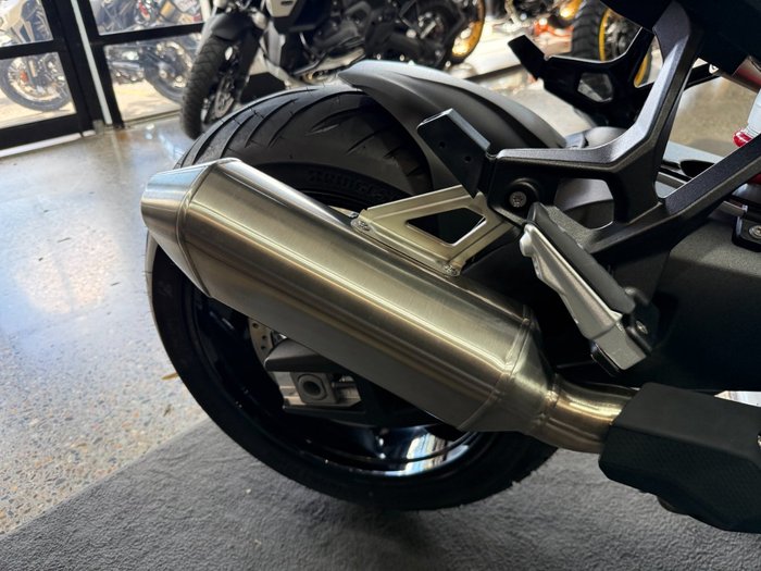 2026 BMW Motorrad S 1000 XR SPORT N4V Sage Green Metallic