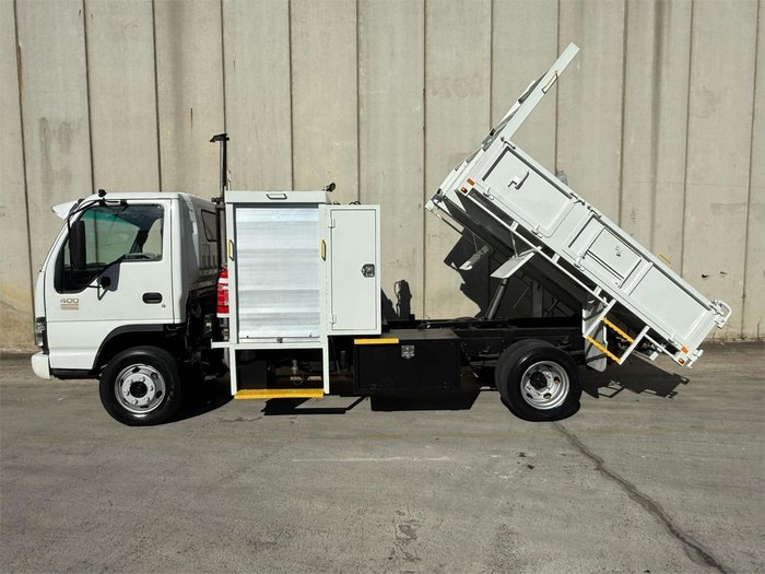 2007 Isuzu N Series NPR 400