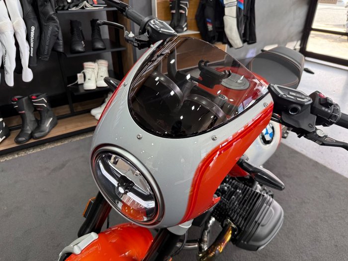 2026 BMW Motorrad 2026 BMW 1170CC R 12 S Road Lava orange metallic. (07-07)