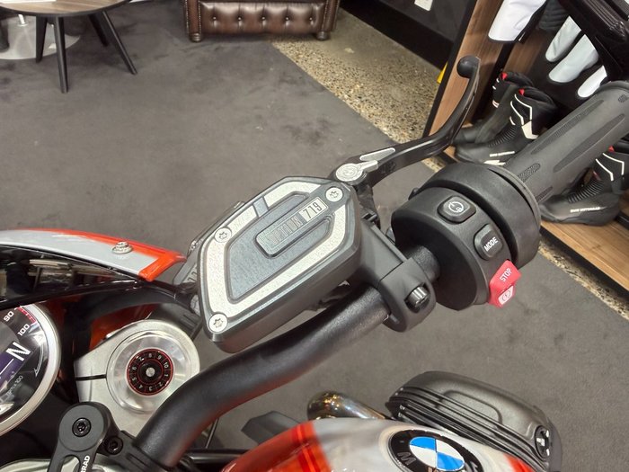 2026 BMW Motorrad 2026 BMW 1170CC R 12 S Road Lava orange metallic. (07-07)