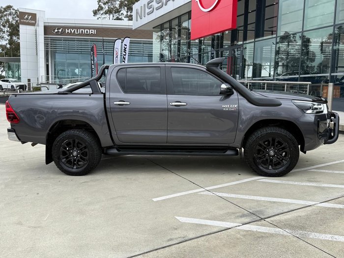 2020 Toyota Hilux SR5