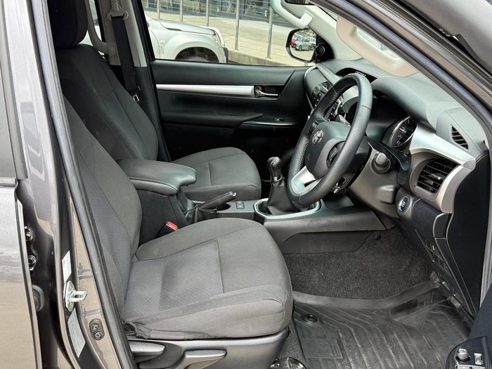 2020 Toyota Hilux SR5