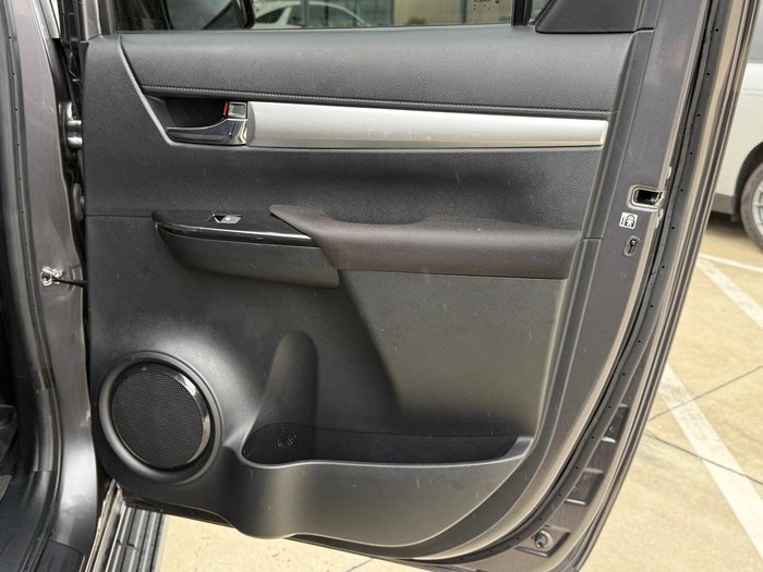 2020 Toyota Hilux SR5