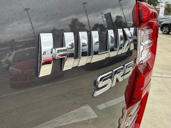 2020 Toyota Hilux SR5