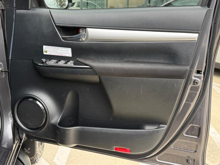 2020 Toyota Hilux SR5
