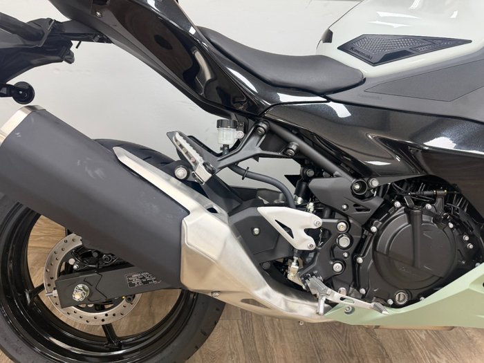 2026 Kawasaki NINJA 500 SE (LAMS) WHITE