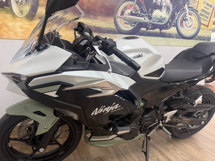 2026 Kawasaki NINJA 500 SE (LAMS) WHITE