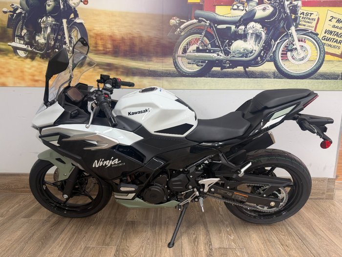 2026 Kawasaki NINJA 500 SE (LAMS) WHITE