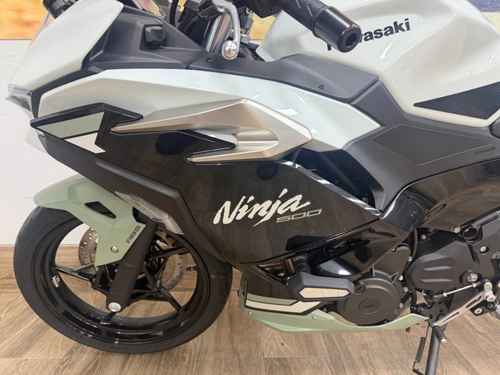 2026 Kawasaki NINJA 500 SE (LAMS) WHITE