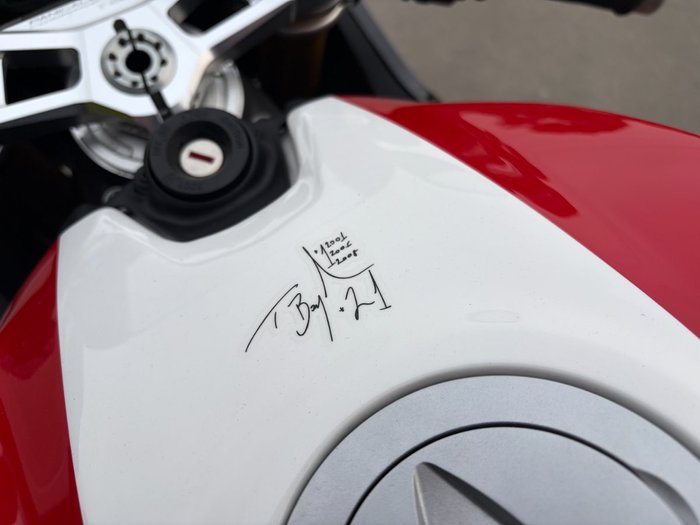 2024 DUCATI PANIGALE V2 BAYLISS 20TH ANNIV Red