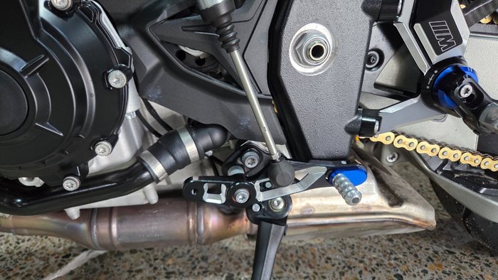 2025 BMW Motorrad M 1000 R WHITE