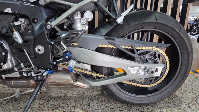 2025 BMW Motorrad M 1000 R WHITE