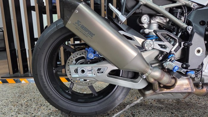 2025 BMW Motorrad M 1000 R WHITE