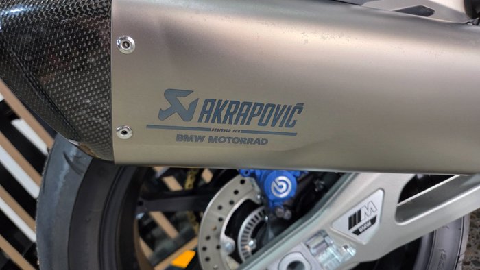 2025 BMW Motorrad M 1000 R WHITE