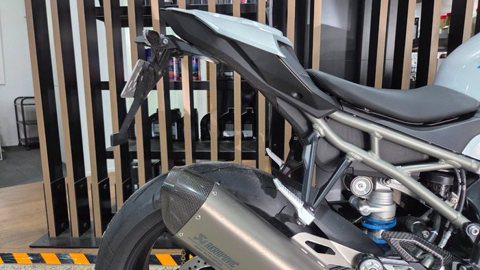2025 BMW Motorrad M 1000 R WHITE