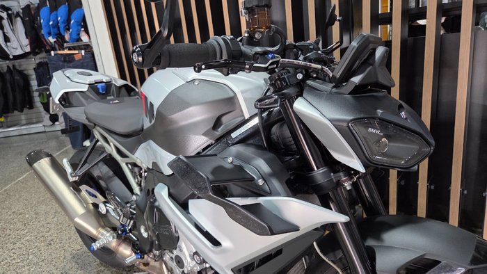 2025 BMW Motorrad M 1000 R WHITE