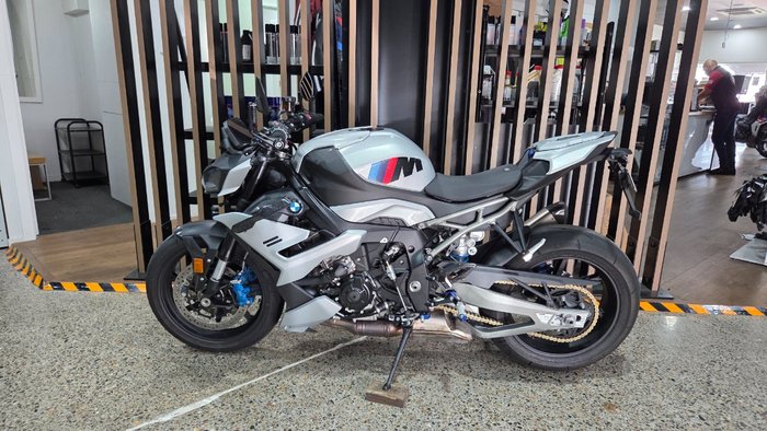 2025 BMW Motorrad M 1000 R WHITE