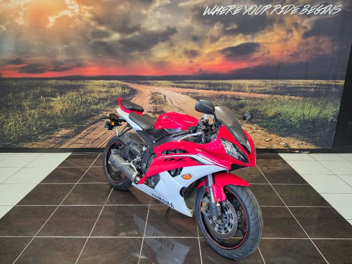 2013 Yamaha YZF-R6 RED/WHITE