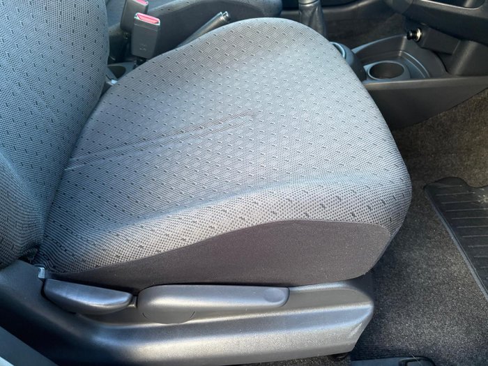 2010 Toyota Yaris YR