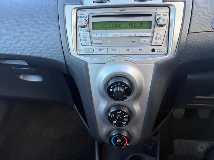 2010 Toyota Yaris YR