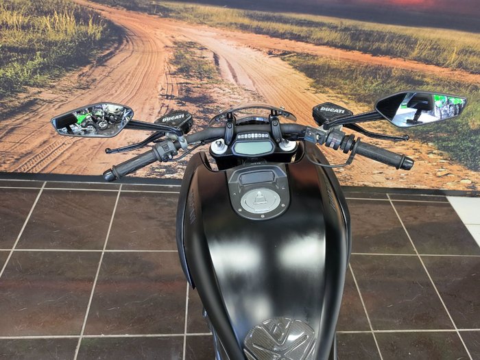 2017 Ducati DIAVEL BLACK