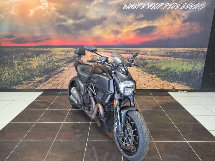 2017 Ducati DIAVEL BLACK