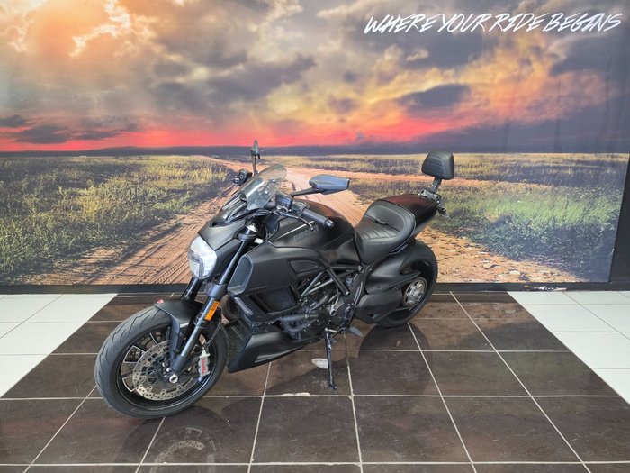2017 Ducati DIAVEL BLACK