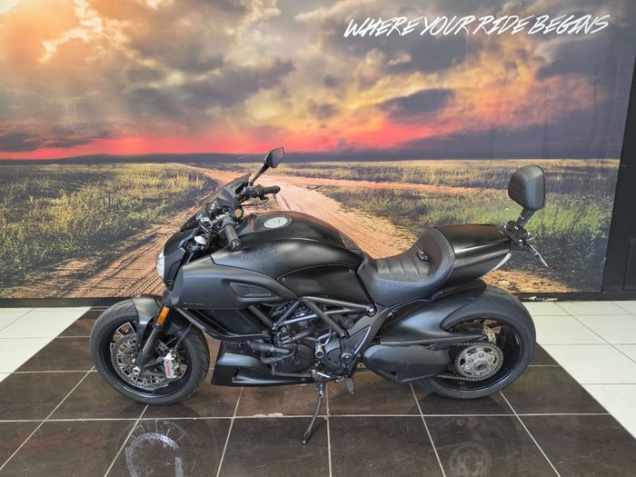 2017 Ducati DIAVEL BLACK