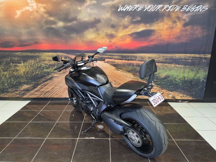 2017 Ducati DIAVEL BLACK