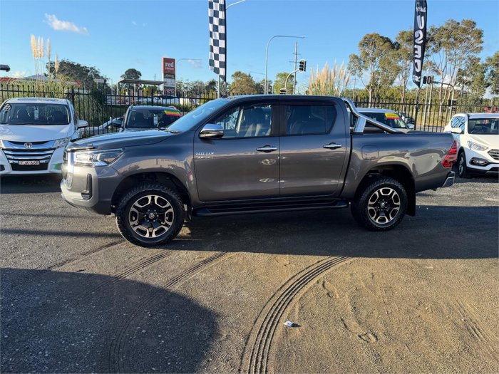 2021 TOYOTA HILUX SR5 (4x4)