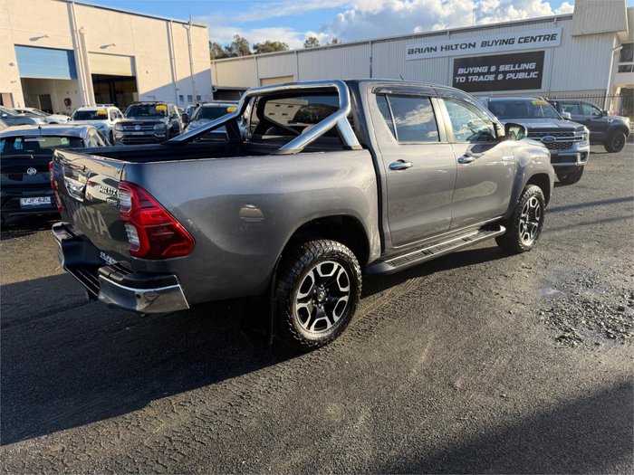 2021 TOYOTA HILUX SR5 (4x4)